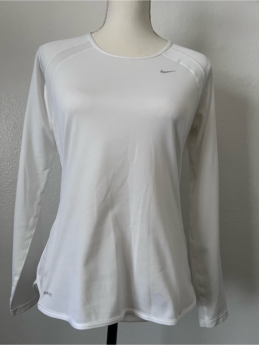 Nike Women’s M White Dri-FIT Long Sleeve Running Shirt Mesh